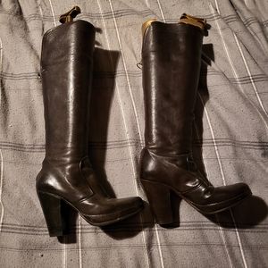 Brown knee high size 6 boots. Vero Cuoio.
